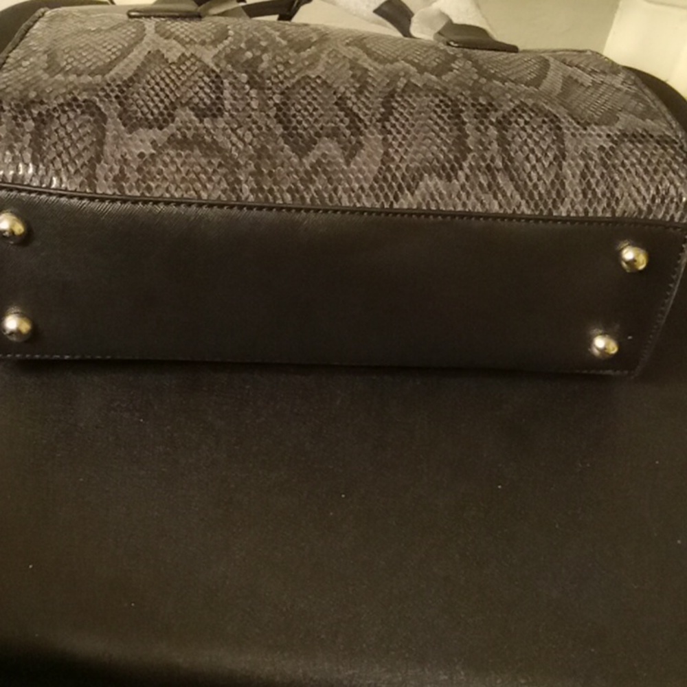Handbag - Picture 5 of 8